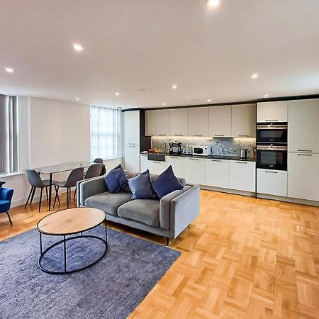 Modern 2-Bedroom, 2-Bathroom Apartment In West Kensington London Eksteriør billede