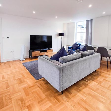 Modern 2-Bedroom, 2-Bathroom Apartment In West Kensington London Eksteriør billede