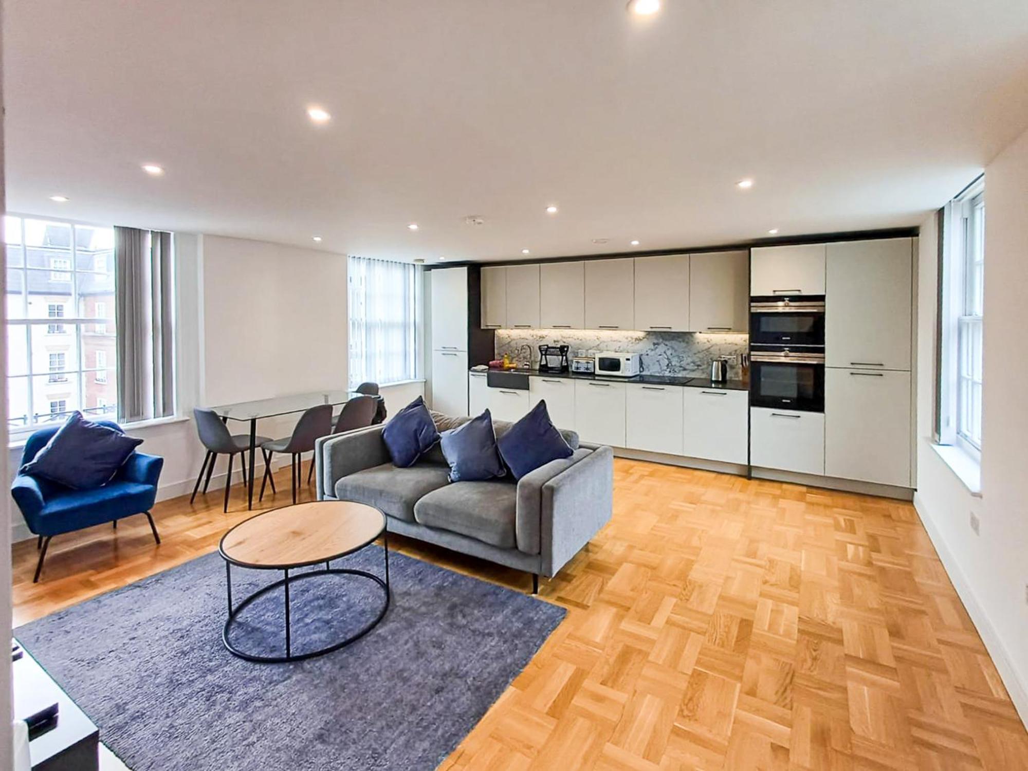 Modern 2-Bedroom, 2-Bathroom Apartment In West Kensington London Eksteriør billede