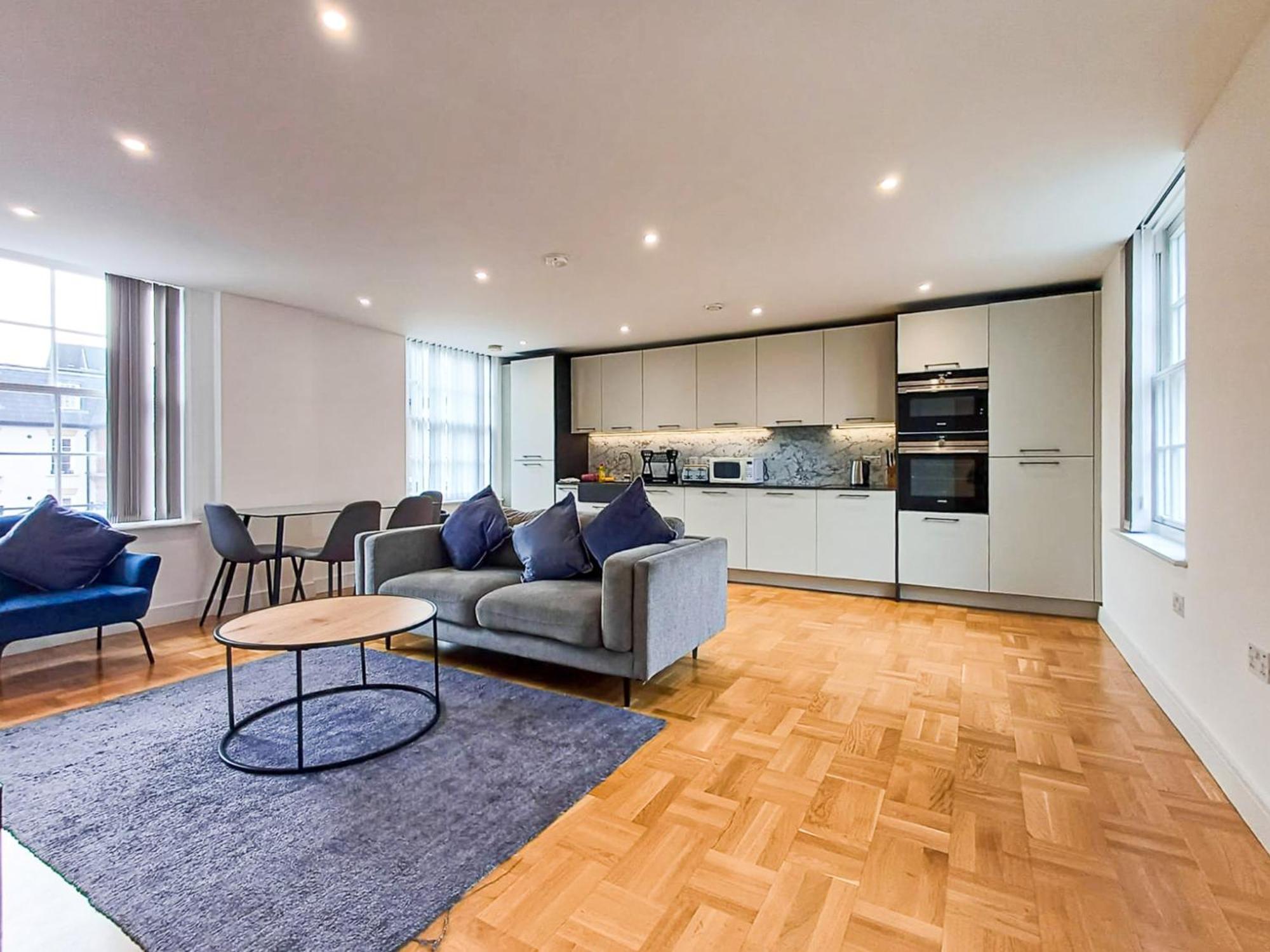 Modern 2-Bedroom, 2-Bathroom Apartment In West Kensington London Eksteriør billede