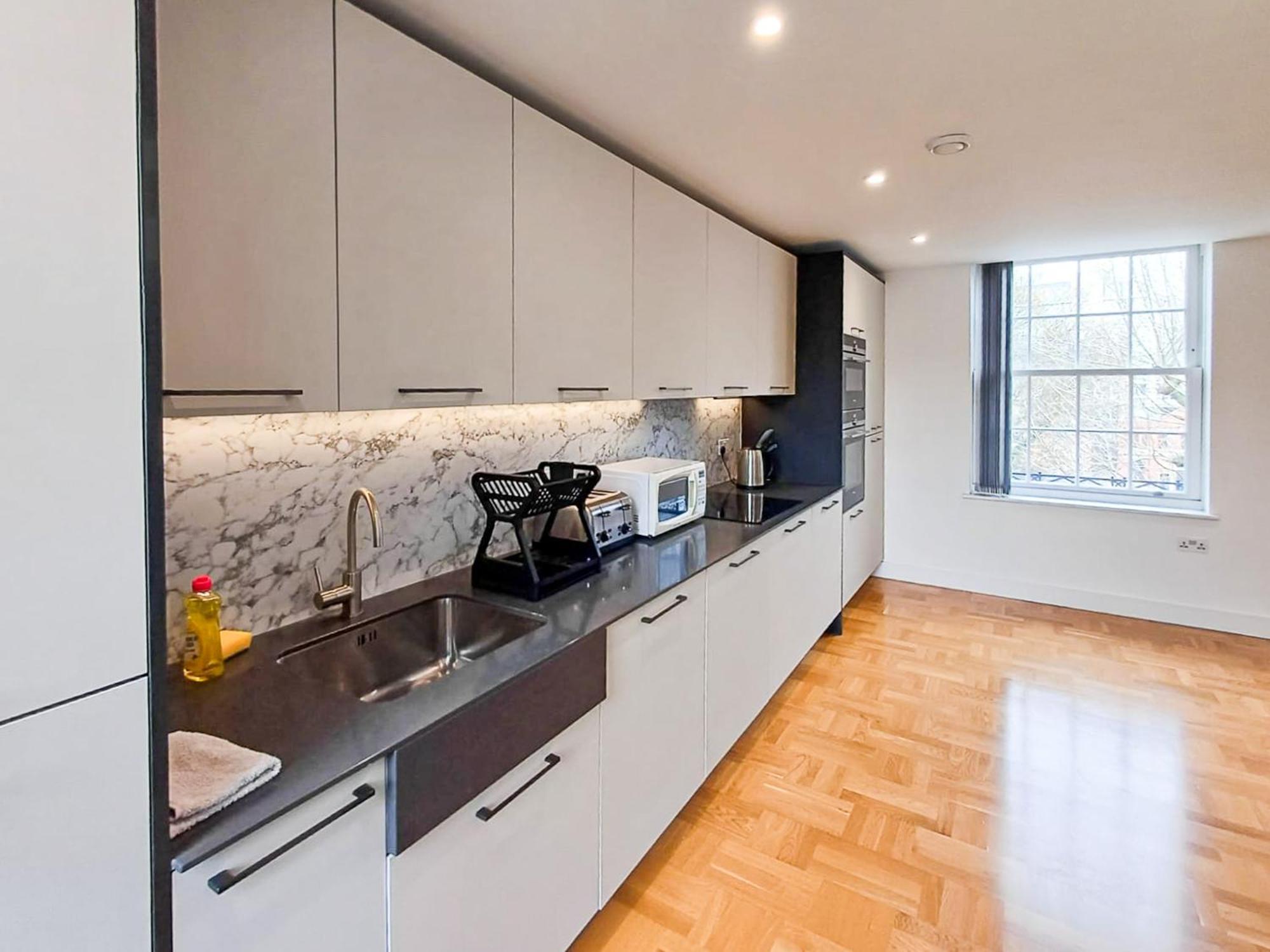 Modern 2-Bedroom, 2-Bathroom Apartment In West Kensington London Eksteriør billede