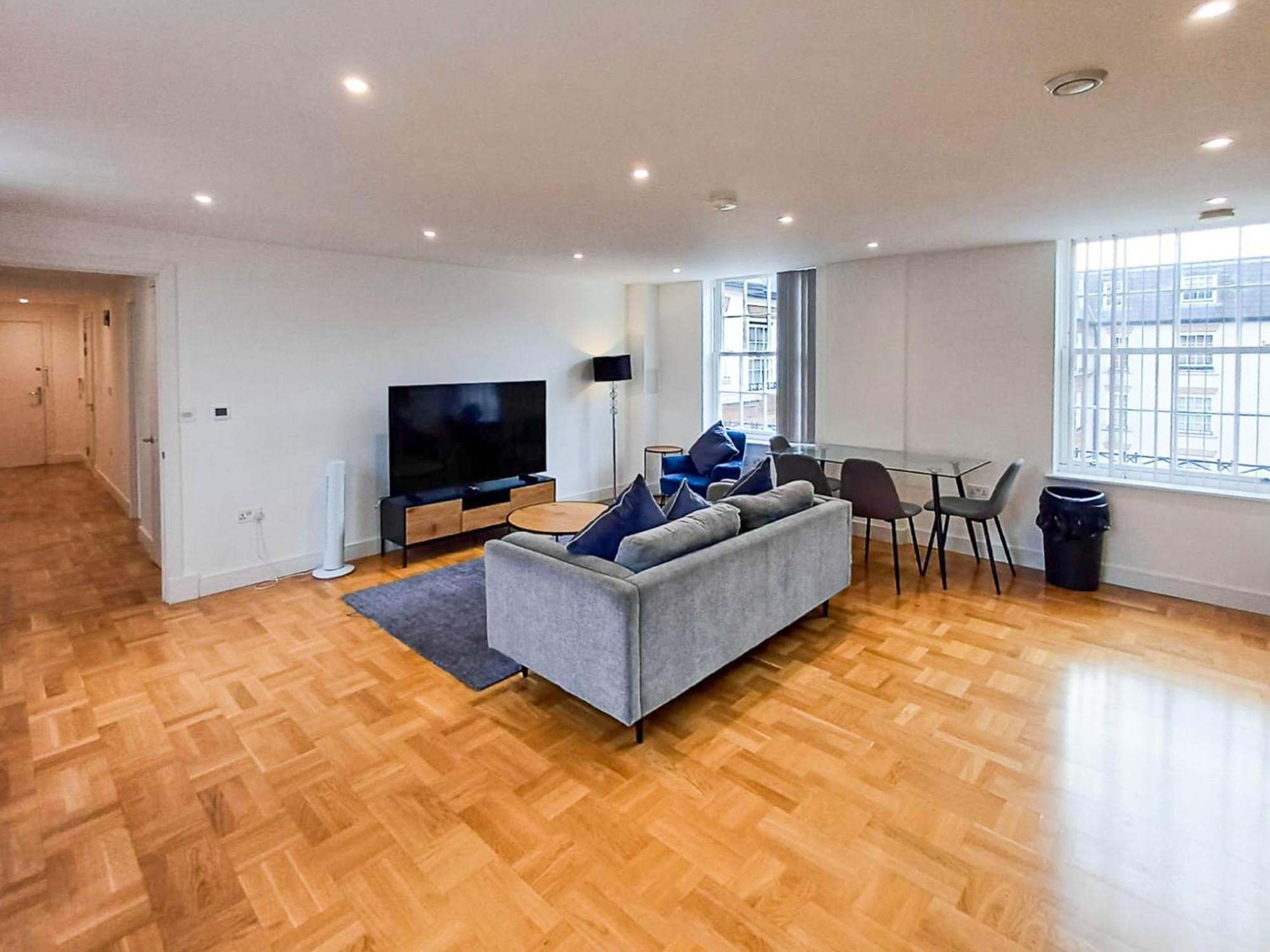 Modern 2-Bedroom, 2-Bathroom Apartment In West Kensington London Eksteriør billede